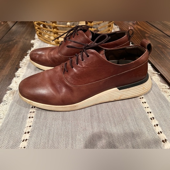 Wolf and Shepherd crossover long wing Men's Brown Leather Shoes, size 9M, GUC - Picture 2 of 8